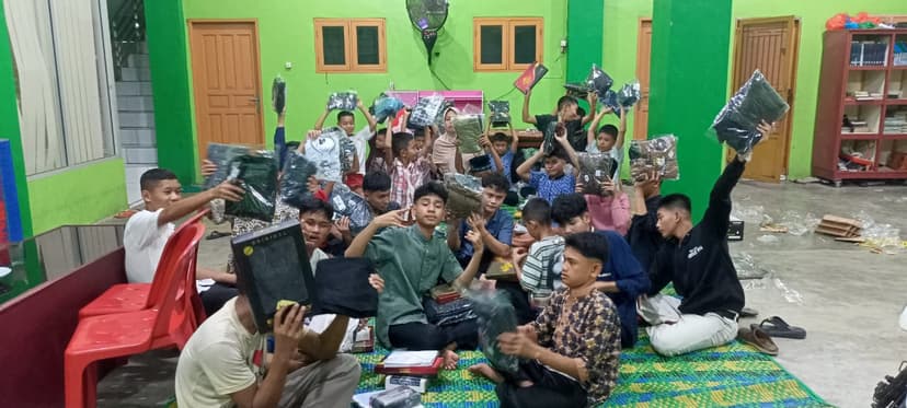 Anak-anak asuh panti berkumpul